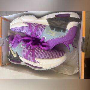 LeBron witness VII SNEAKERS